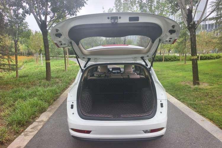 Used Baojun 310W 2017 1.5L Manual Comfort Version China VI Emission Standard Interior 8