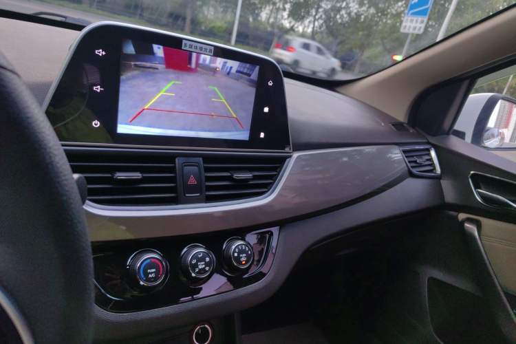 Used Baojun 310W 2017 1.5L Manual Fashion Model China V Interior 8