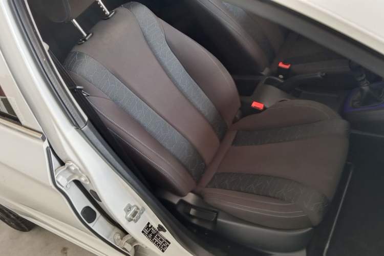 Used Baojun 310W 2017 1.2L Manual Value Edition China V Interior 9