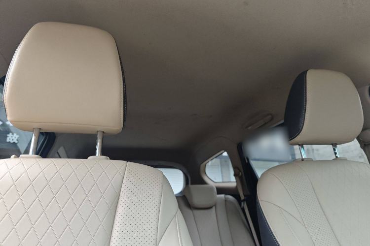 Used Baojun 310W 2017 1.5L Manual Fashion Model China V Interior 9