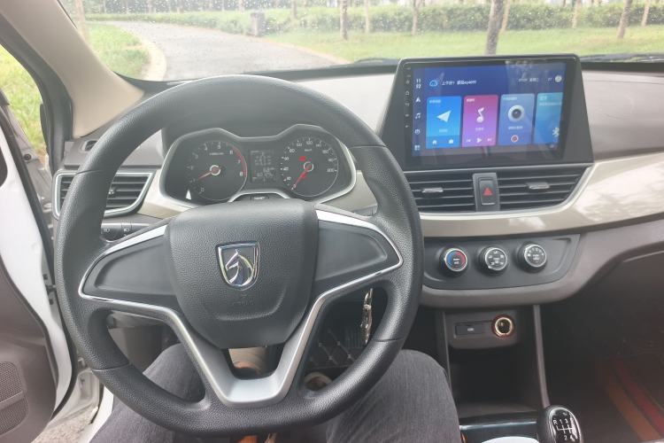 Used Baojun 310W 2017 1.5L Manual Comfort Version China VI Emission Standard Interior 9