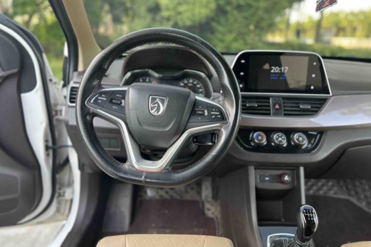 Used Baojun 310W 2017 1.5L Manual Fashion Model China V Interior 9