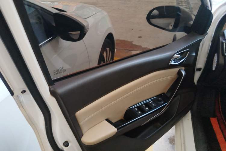 Used Baojun 310W 2017 1.5L Manual Luxury Edition China V Left Front Door Interior