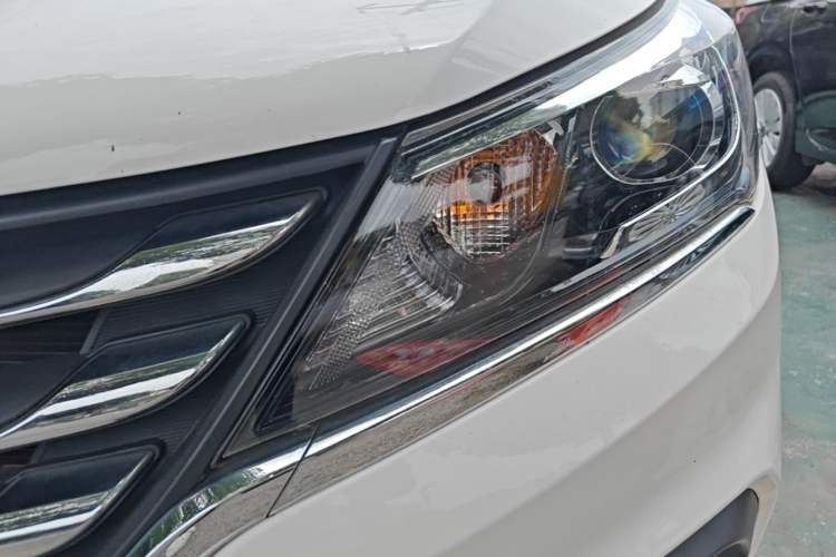 Used Baojun 310W 2017 1.5L Manual Comfort Version China V Left Front Headlight