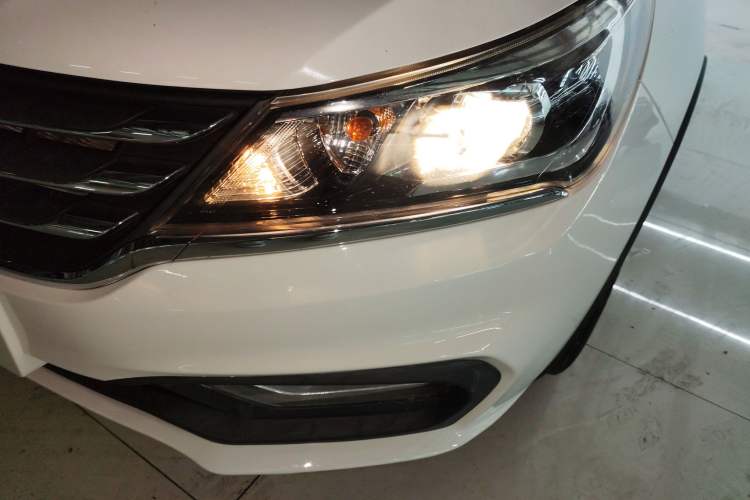 Used Baojun 310W 2017 1.5L Manual Comfort Version China V Left Front Headlight