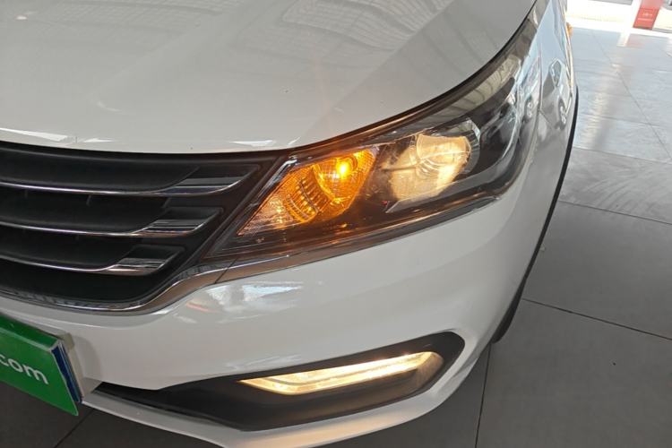 Used Baojun 310W 2017 1.5L Manual Comfort Version China V Left Front Headlight