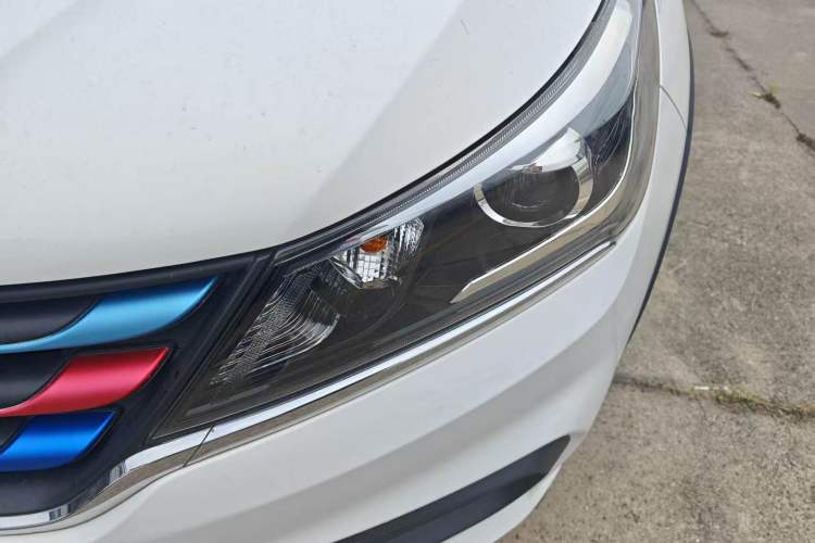 Used Baojun 310W 2017 1.5L Manual Comfort Version China V Left Front Headlight