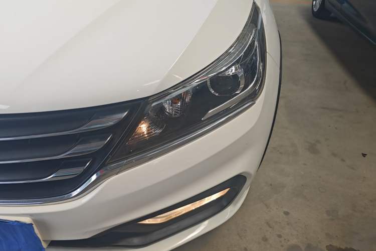 Used Baojun 310W 2017 1.5L Manual Fashion Model China V Left Front Headlight