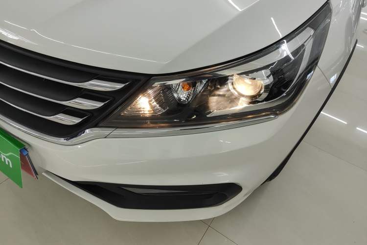 Used Baojun 310W 2017 1.5L Manual Comfort Version China VI Emission Standard Left Front Headlight