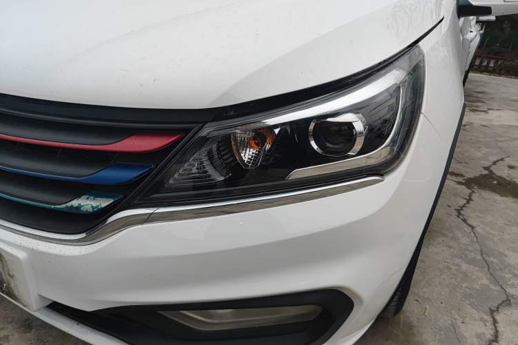 Used Baojun 310W 2017 1.5L Manual Fashion Model China V Left Front Headlight
