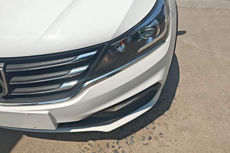 Used Baojun 310W 2017 1.5L Manual Luxury Edition China V Left Front Headlight