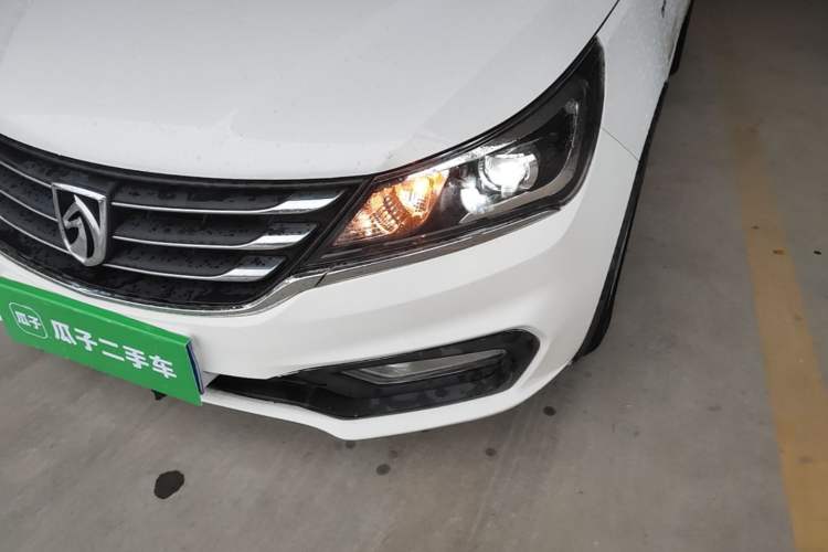 Used Baojun 310W 2017 1.5L Manual Fashion Model China V Left Front Headlight