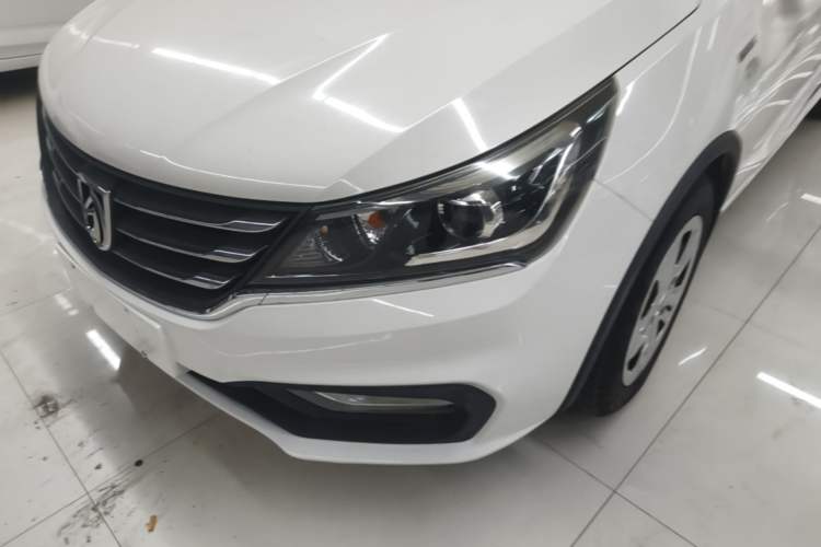 Used Baojun 310W 2017 1.5L Manual Comfort Version China V Left Front Headlight