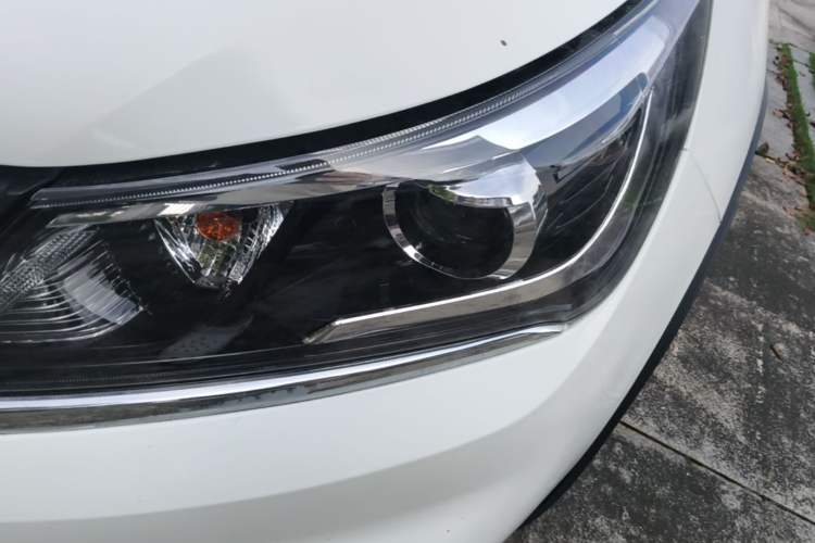 Used Baojun 310W 2017 1.5L Manual Fashion Model China V Left Front Headlight