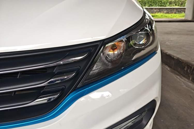 Used Baojun 310W 2017 1.5L Manual Fashion Model China V Left Front Headlight