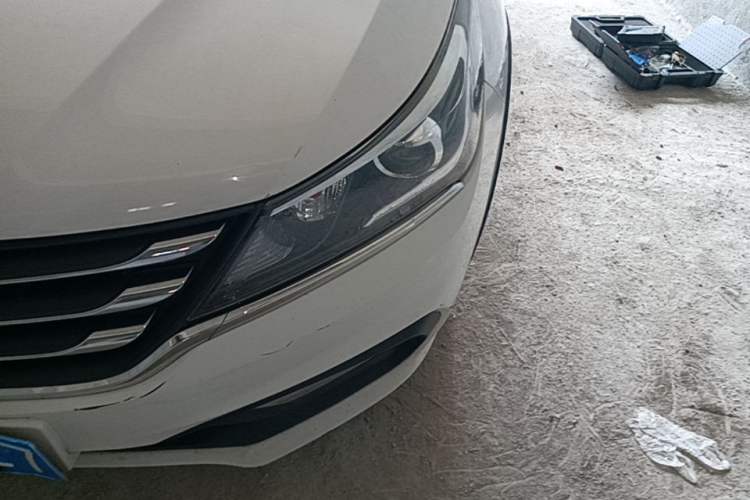 Used Baojun 310W 2017 1.5L Manual Fashion Model China V Left Front Headlight