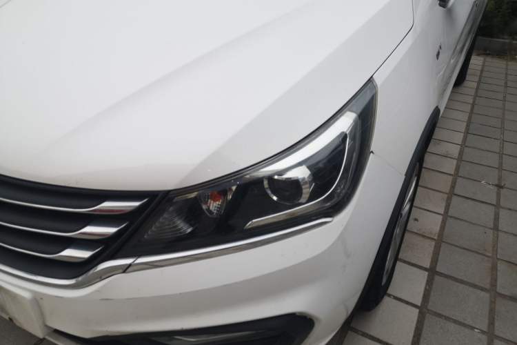 Used Baojun 310W 2017 1.5L Manual Fashion Model China V Left Front Headlight