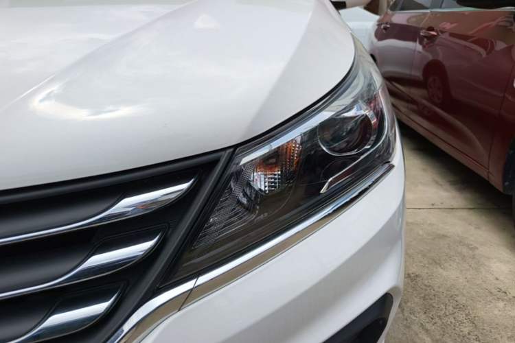 Used Baojun 310W 2017 1.5L Manual Comfort Version China VI Emission Standard Left Front Headlight