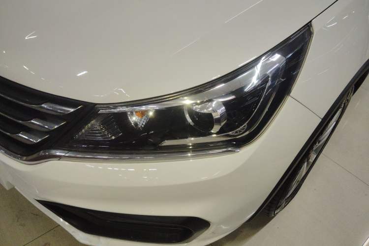 Used Baojun 310W 2017 1.5L Manual Fashion Edition China VI Left Front Headlight