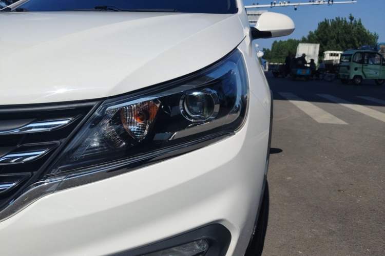 Used Baojun 310W 2017 1.5L Manual Comfort Version China V Left Front Headlight