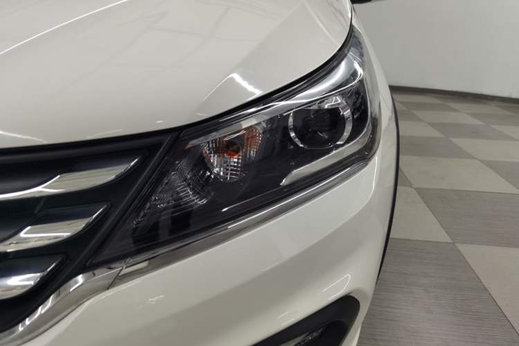 Used Baojun 310W 2017 1.5L Manual Luxury Edition China V Left Front Headlight