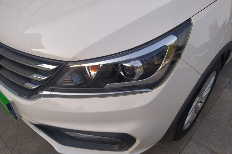 Used Baojun 310W 2017 1.5L Manual Fashion Edition China VI Left Front Headlight