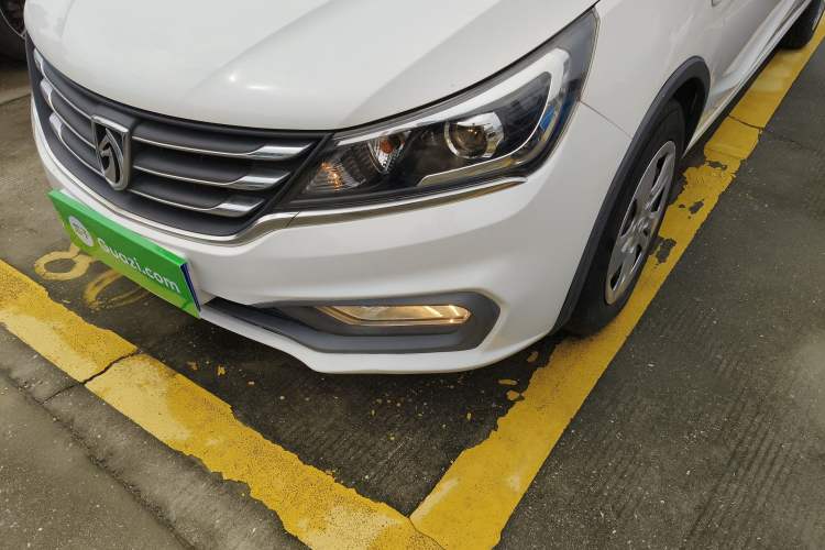 Used Baojun 310W 2017 1.5L Manual Comfort Version China V Left Front Headlight