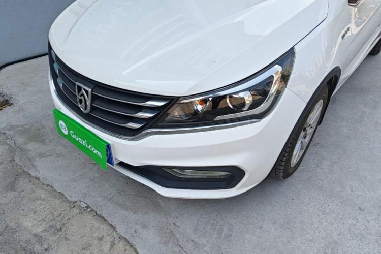 Used Baojun 310W 2017 1.5L Manual Fashion Model China V Left Front Headlight