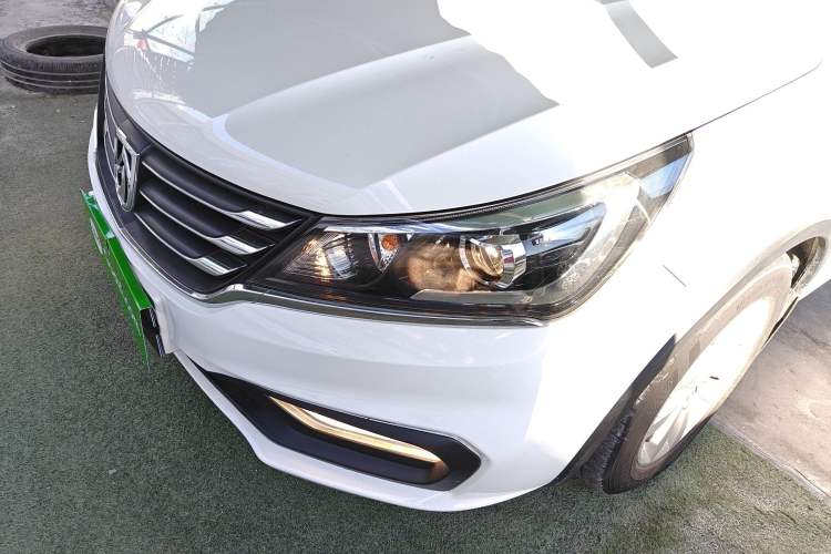 Used Baojun 310W 2017 1.5L Manual Fashion Model China V Left Front Headlight