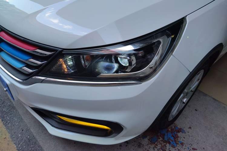Used Baojun 310W 2017 1.5L Manual Fashion Edition China VI Left Front Headlight
