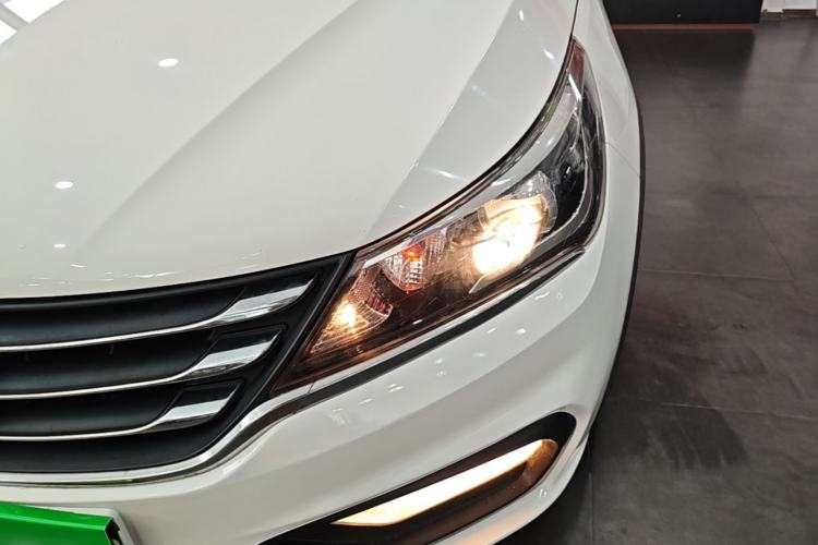 Used Baojun 310W 2017 1.5L Manual Fashion Model China V Left Front Headlight