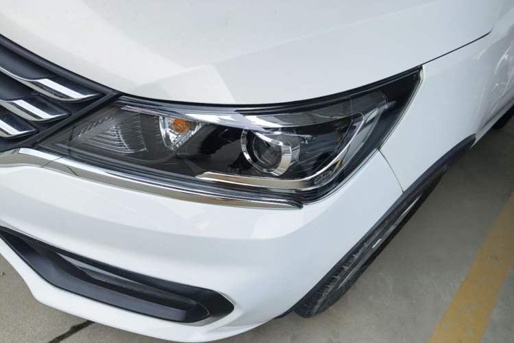 Used Baojun 310W 2017 1.5L Manual Fashion Model China V Left Front Headlight