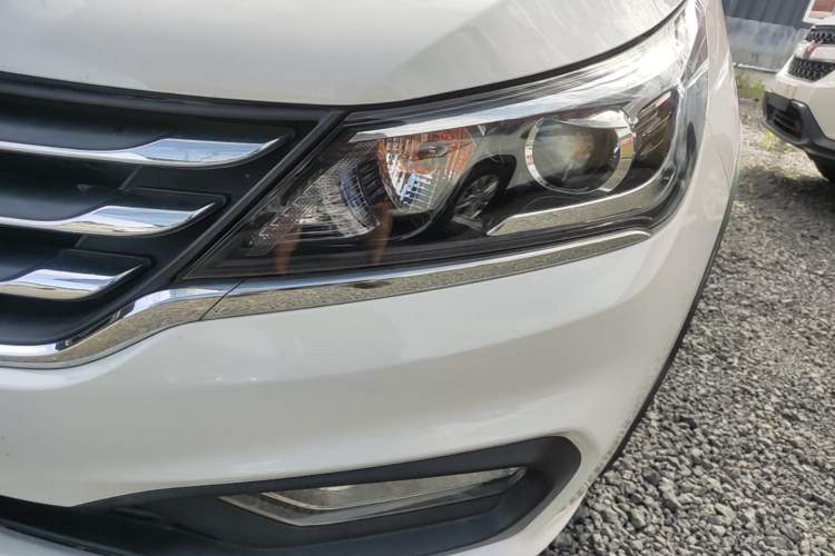 Used Baojun 310W 2017 1.5L Manual Fashion Edition China VI Left Front Headlight