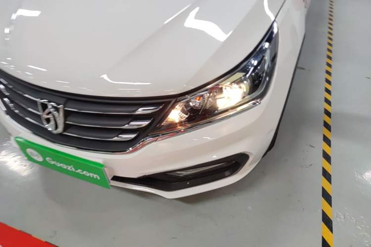 Used Baojun 310W 2017 1.5L Manual Comfort Version China V Left Front Headlight
