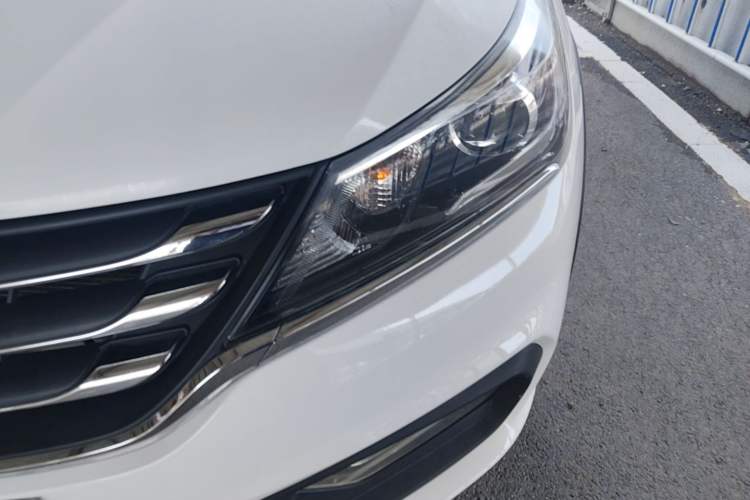 Used Baojun 310W 2017 1.5L Manual Comfort Version China VI Emission Standard Left Front Headlight