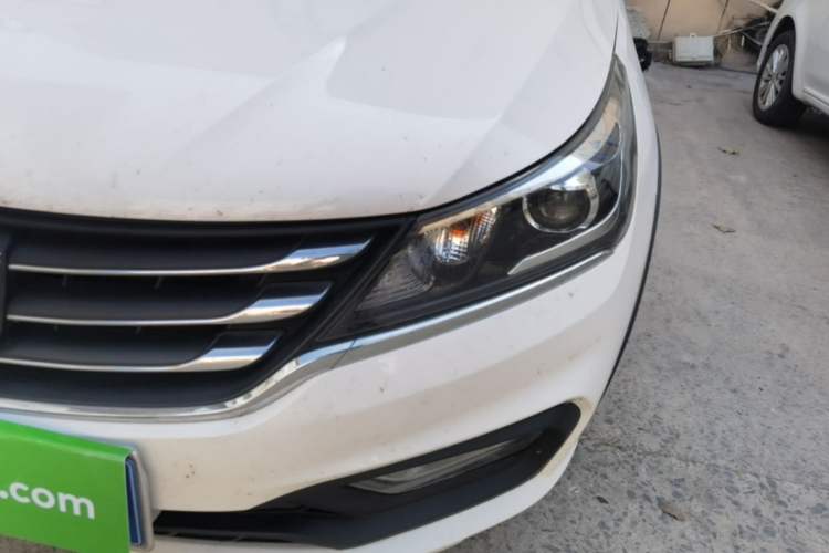 Used Baojun 310W 2017 1.5L Manual Fashion Model China V Left Front Headlight