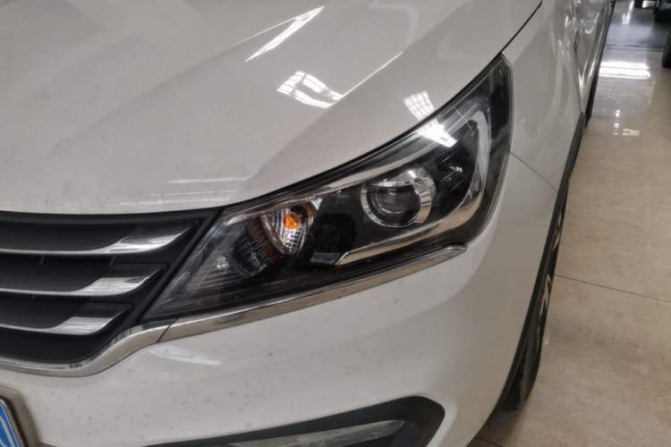 Used Baojun 310W 2017 1.5L Manual Fashion Edition China VI Left Front Headlight