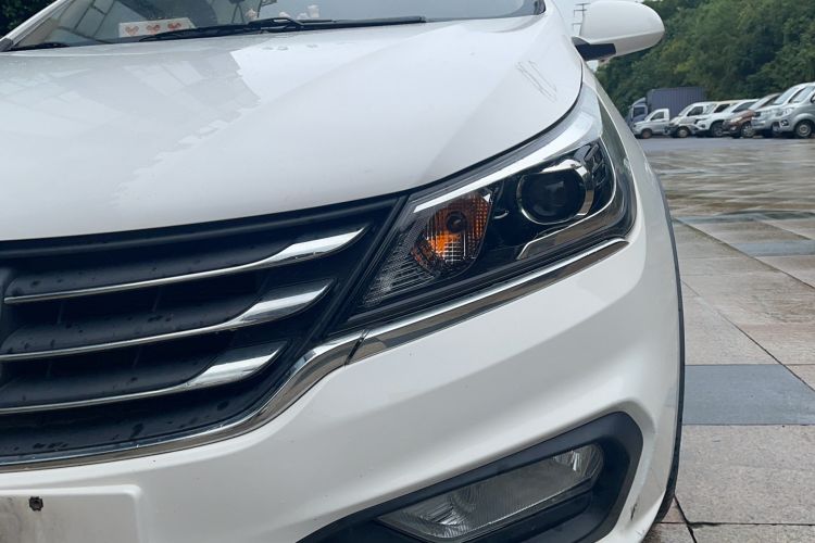 Used Baojun 310W 2017 1.5L Manual Comfort Version China VI Emission Standard Left Front Headlight