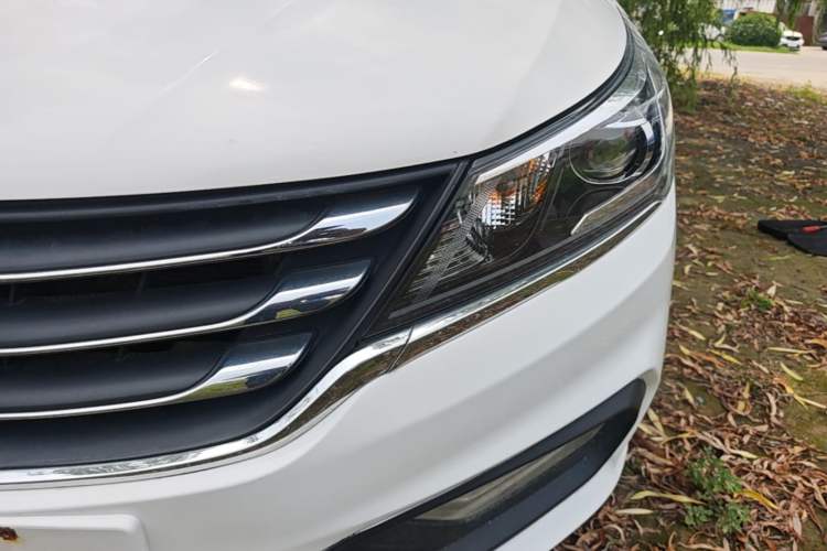 Used Baojun 310W 2017 1.5L Manual Comfort Version China V Left Front Headlight