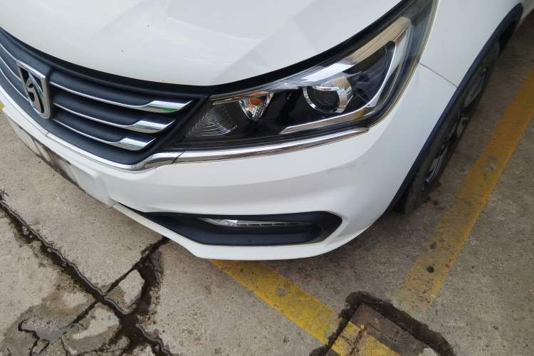 Used Baojun 310W 2017 1.5L Manual Luxury Edition China V Left Front Headlight