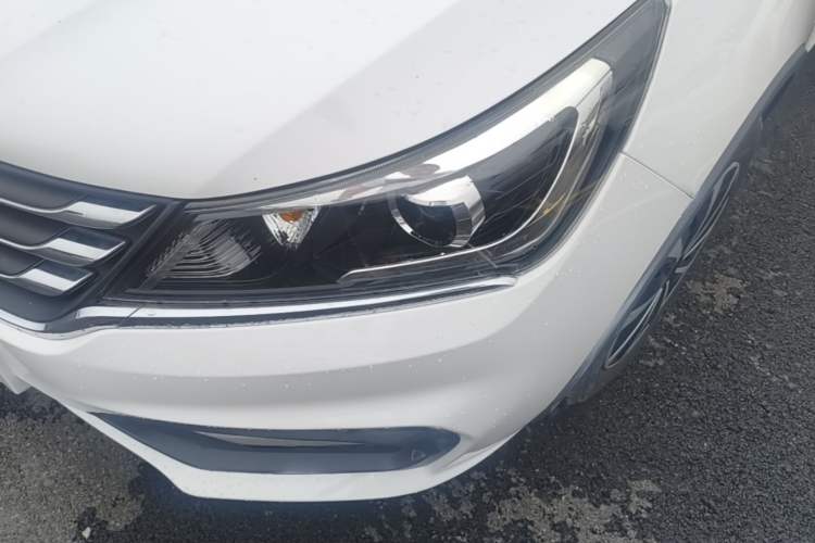 Used Baojun 310W 2017 1.5L Manual Comfort Version China V Left Front Headlight