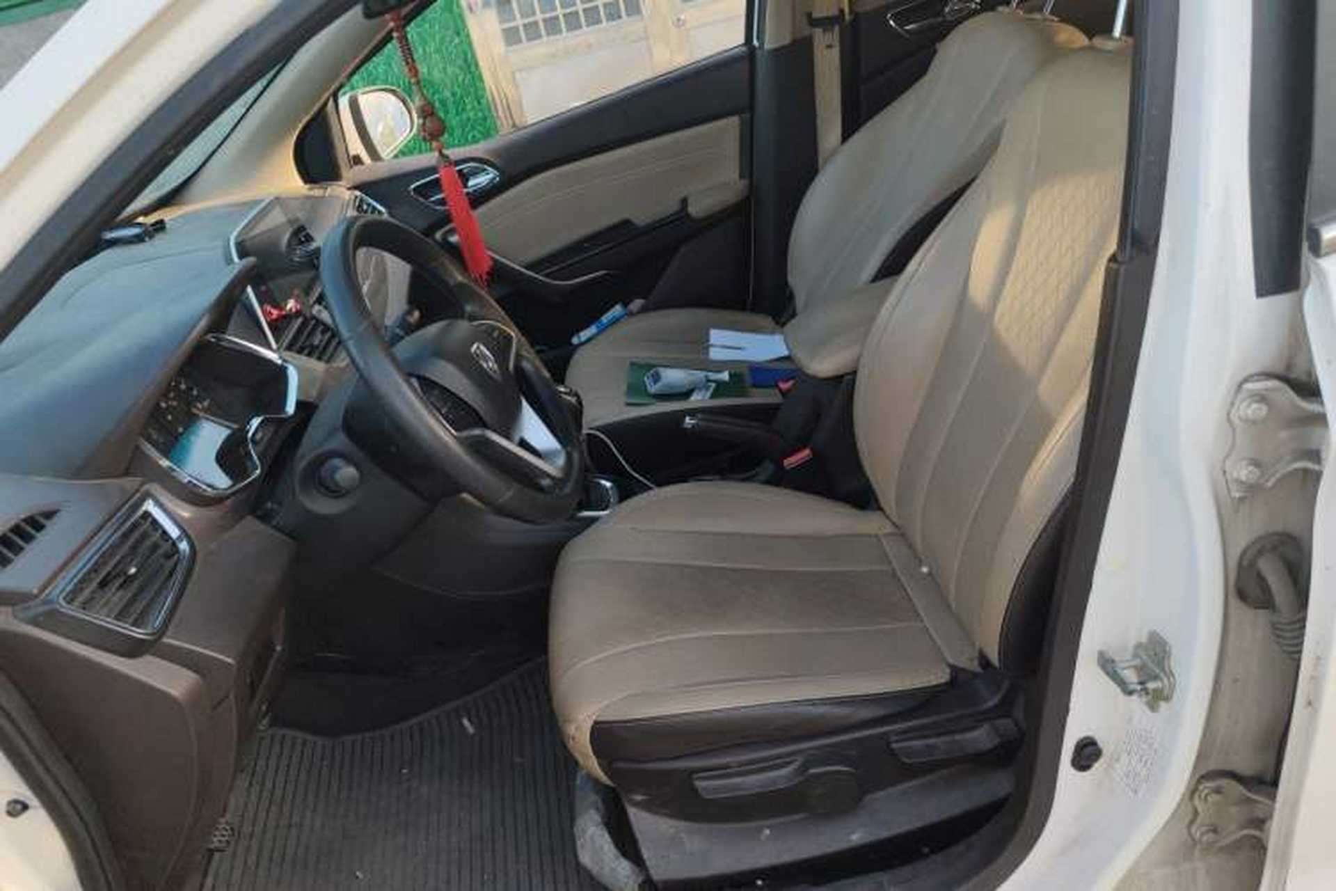 Used Baojun 310W 2017 1.5L Manual Fashion Model China V Left Front Seat