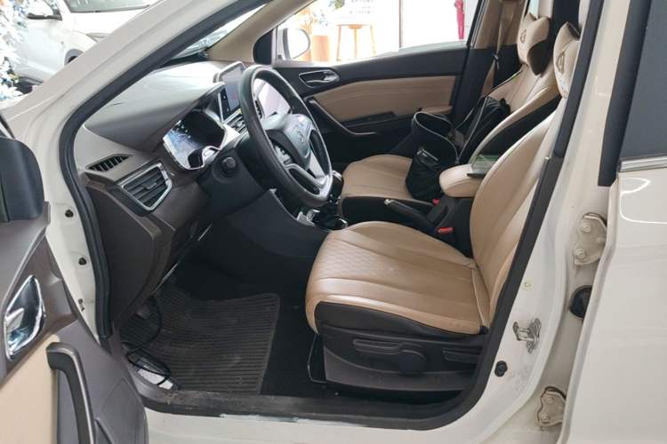 Used Baojun 310W 2017 1.5L Manual Fashion Model China V Left Front Seat