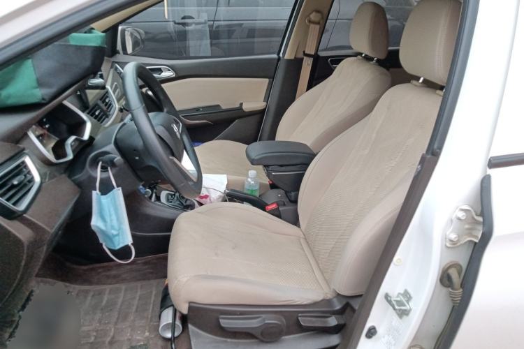 Used Baojun 310W 2017 1.5L Manual Comfort Version China VI Emission Standard Left Front Seat