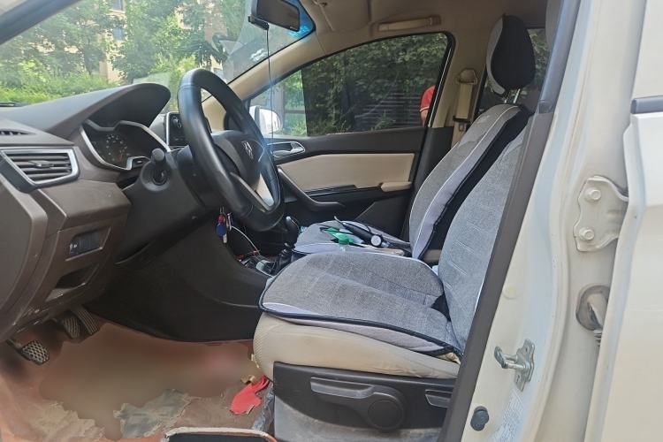 Used Baojun 310W 2017 1.5L Manual Comfort Version China VI Emission Standard Left Front Seat