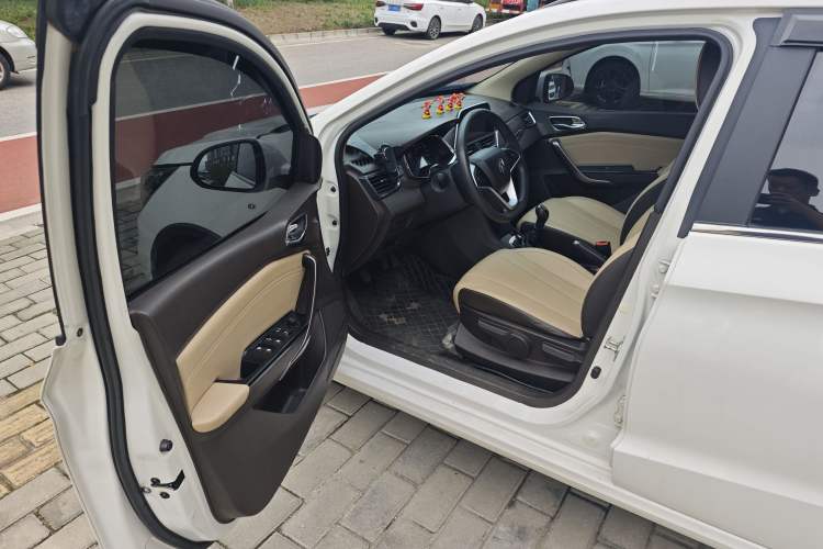 Used Baojun 310W 2017 1.5L Manual Fashion Model China V Left Front Seat