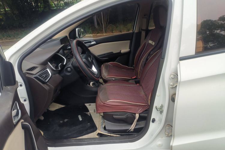 Used Baojun 310W 2017 1.5L Manual Comfort Version China VI Emission Standard Left Front Seat