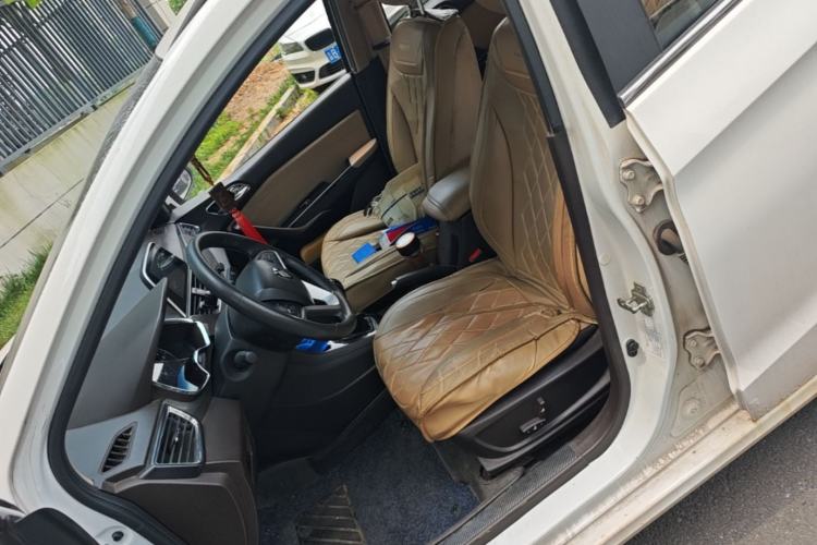 Used Baojun 310W 2017 1.5L Manual Luxury Version China VI Left Front Seat