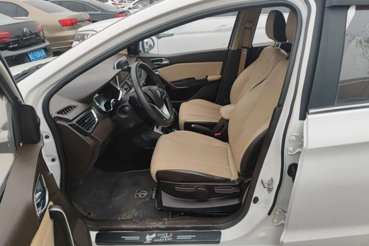 Used Baojun 310W 2017 1.5L Manual Fashion Model China V Left Front Seat