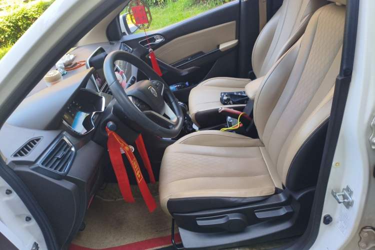 Used Baojun 310W 2017 1.5L Manual Fashion Model China V Left Front Seat